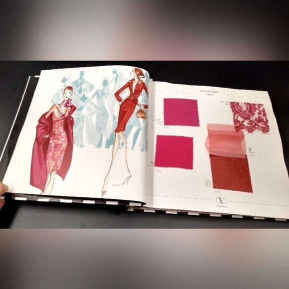 Valentino Atelier 2001- 2002 Fashion Book Catalog - Picture 3 of 16